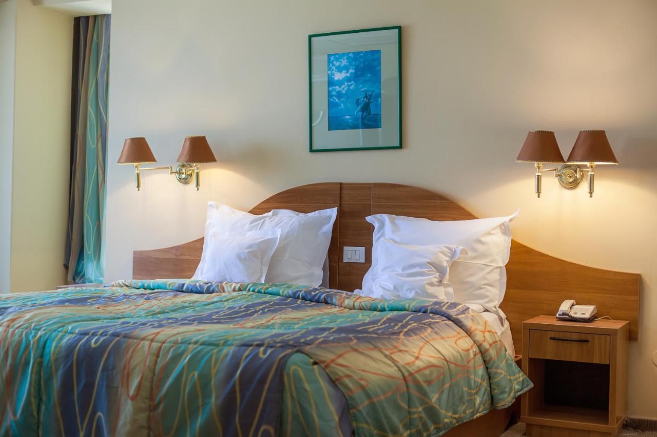 מאמאיה Savoy Hotel מראה חיצוני תמונה