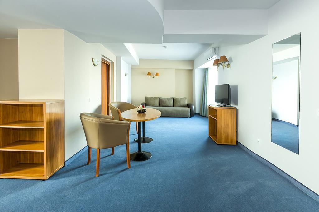 מאמאיה Savoy Hotel מראה חיצוני תמונה