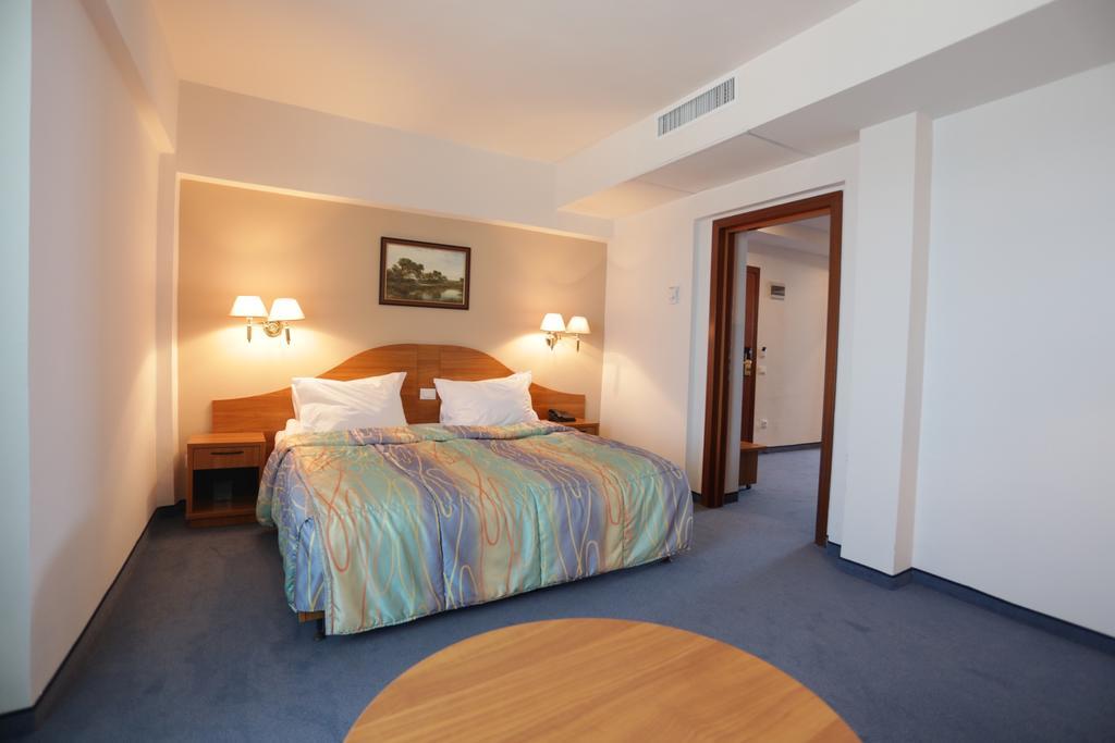 מאמאיה Savoy Hotel מראה חיצוני תמונה