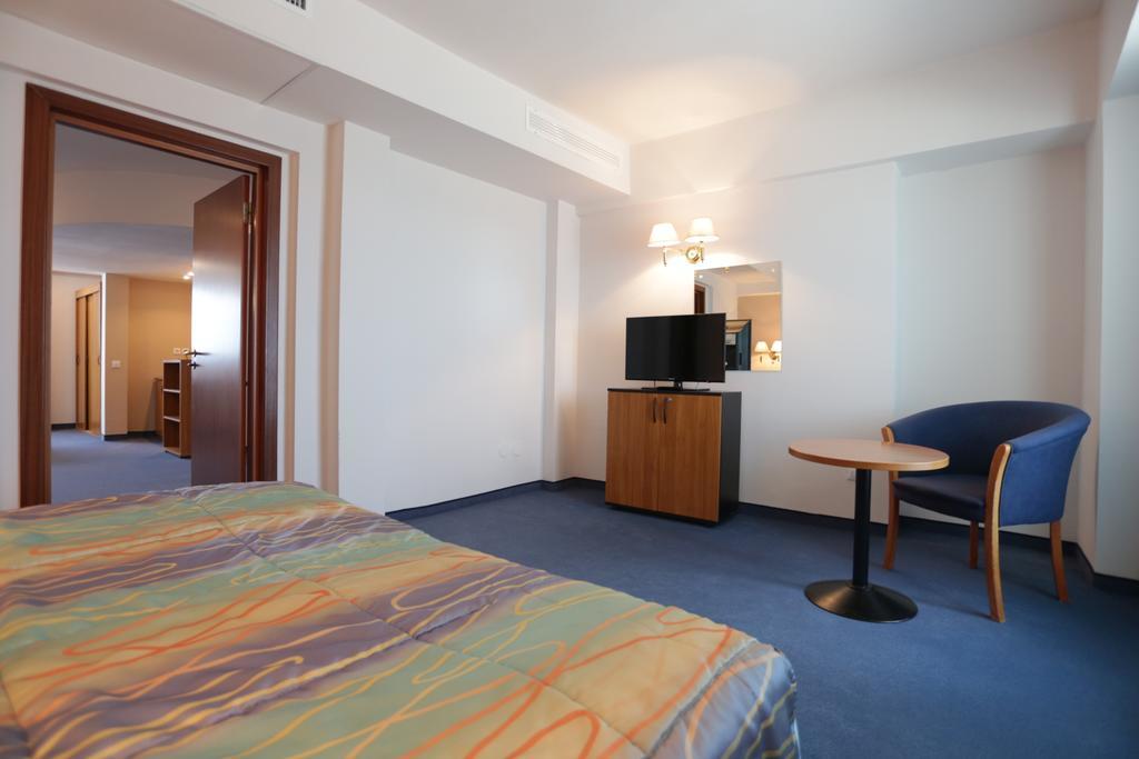 מאמאיה Savoy Hotel מראה חיצוני תמונה