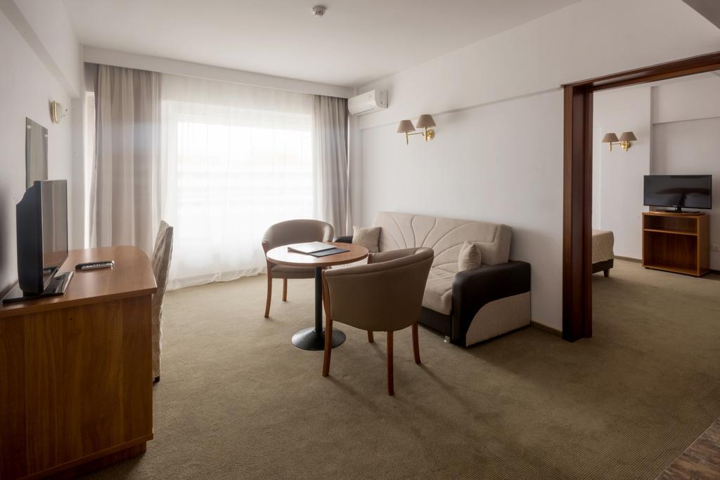 מאמאיה Savoy Hotel מראה חיצוני תמונה
